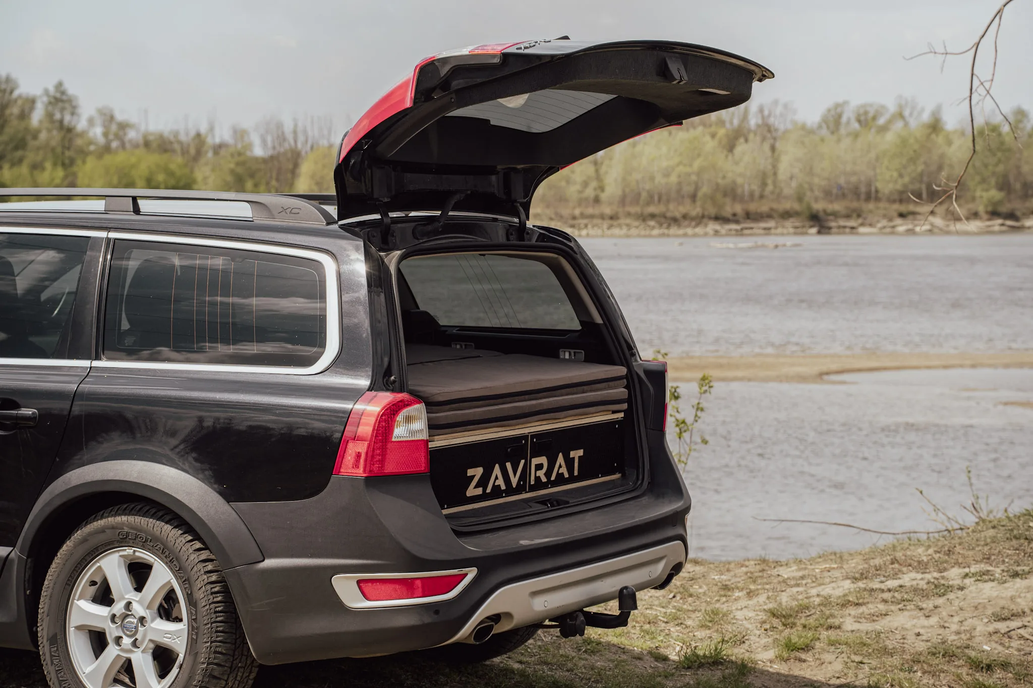 Zavrat open tailgate